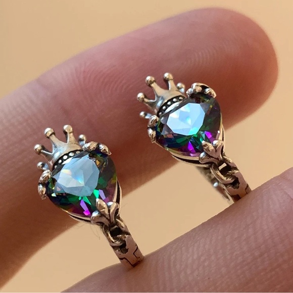 Beautiful little heart with crown earrings and .925 sterling silver ear … - Picture 1 of 3